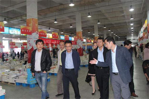 凤凰传媒成功举办2015年秋季馆藏图书b.jpg